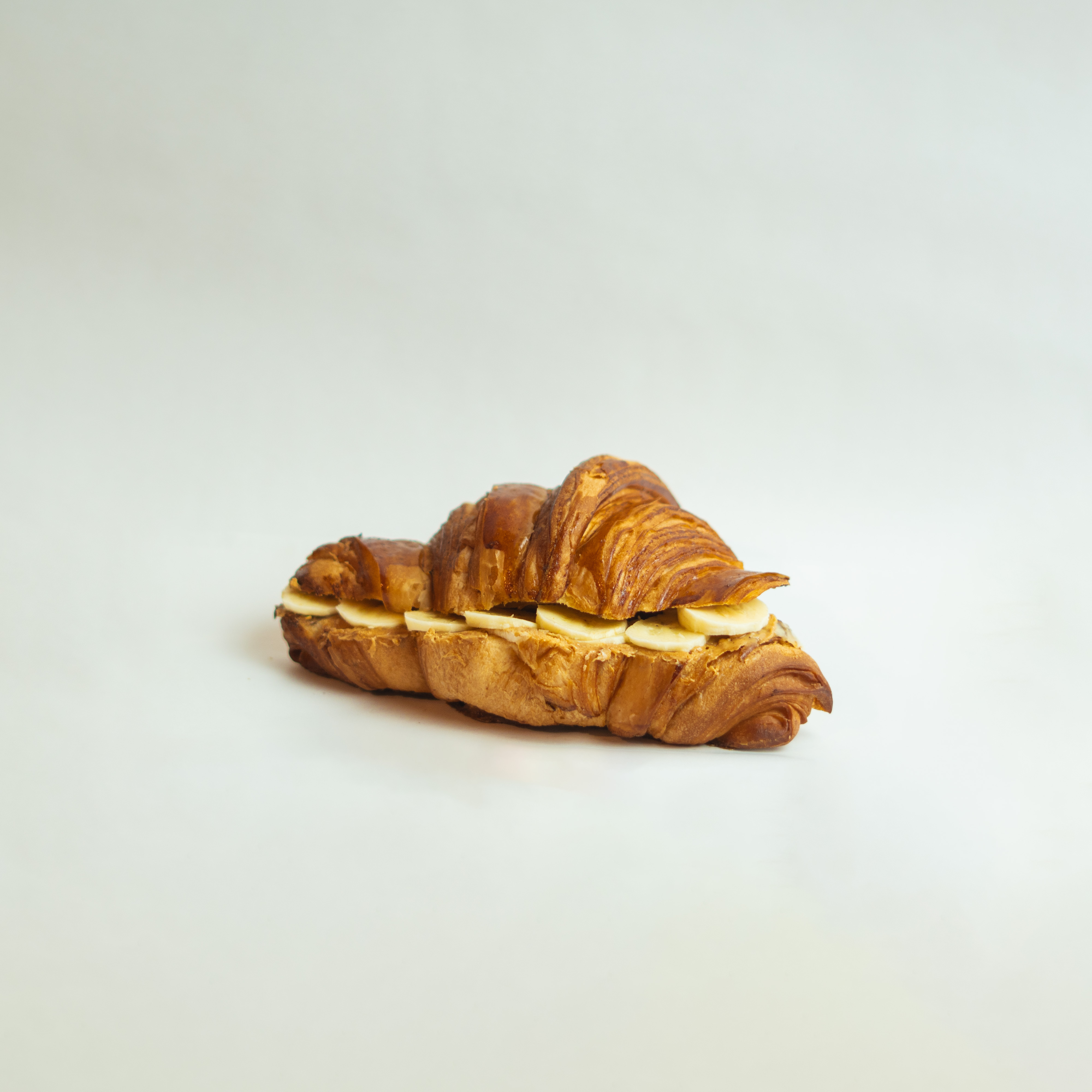 کروسان کره بادام موز